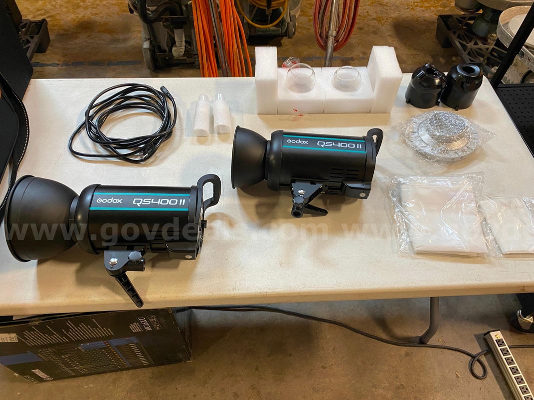 Godox QS400II Flash Heads (2 Fleash Heads and accessories)