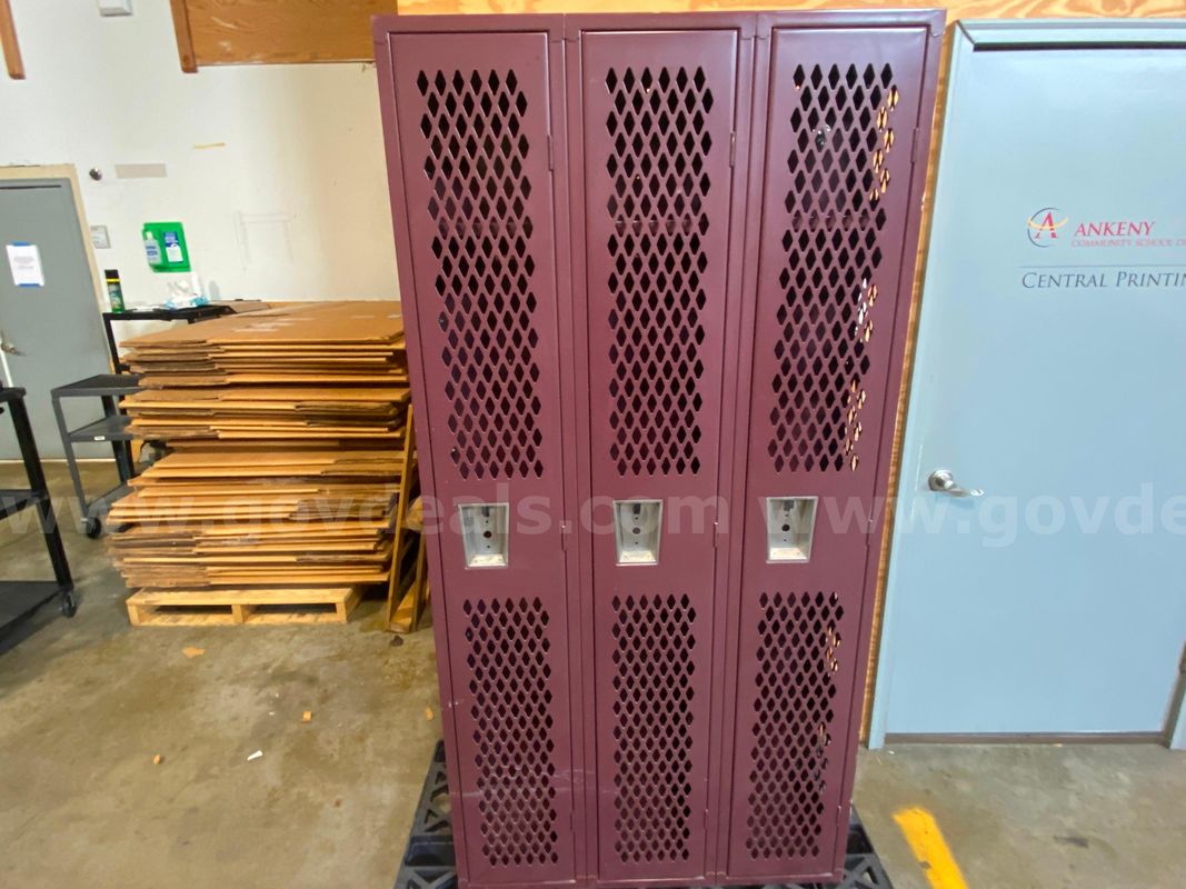 Lockers - 1 section of 3 lockers