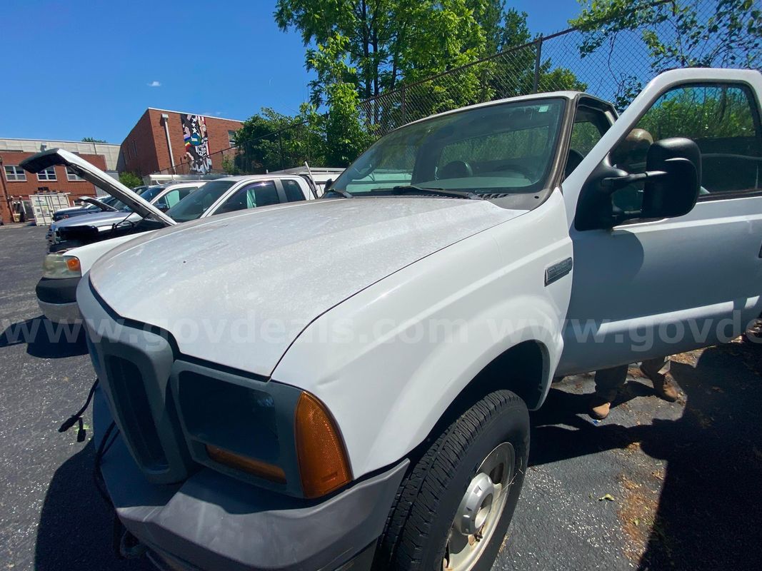 2005 Ford F-350 SD XL 4WD