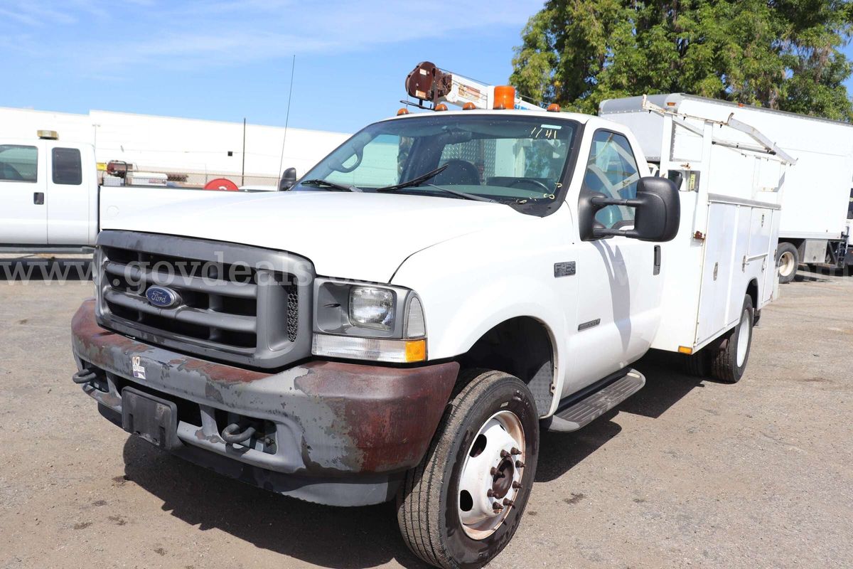 2002 Ford F-450 SD Regular Cab 2WD DRW