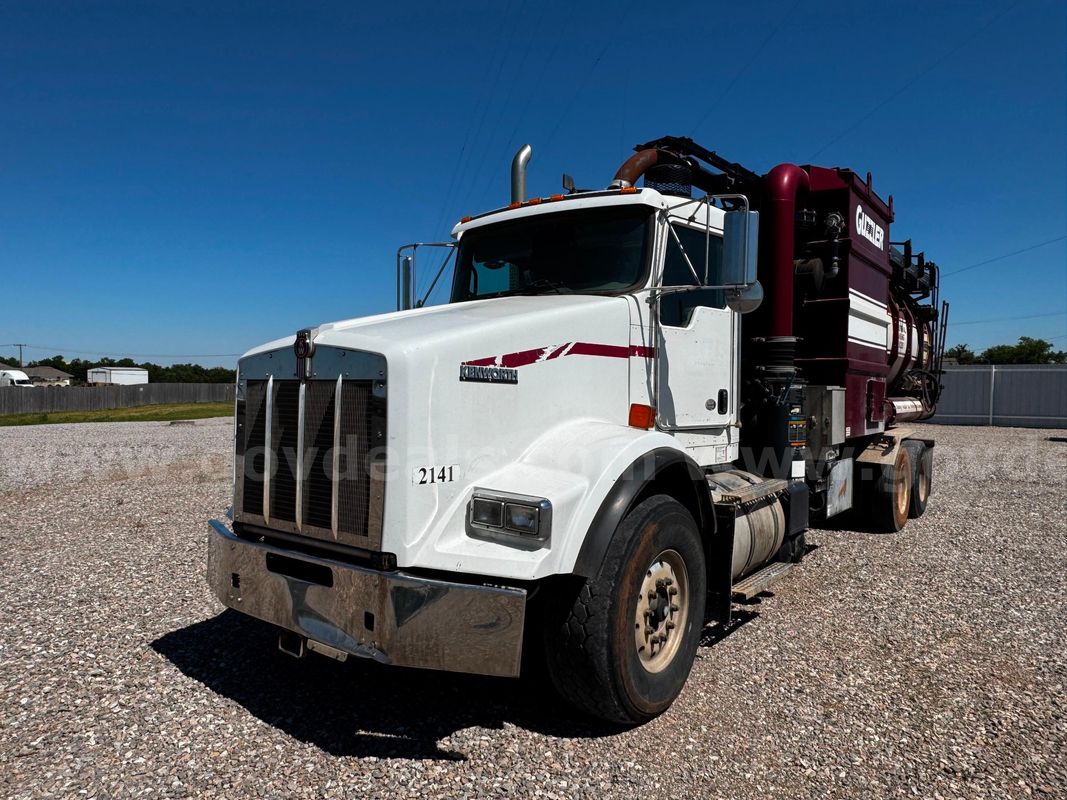 2014 Guzzler CL on 2014 Kenworth T880 6x4 Vacuum Truck