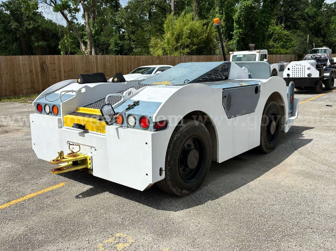2019 JBT AeroTech B250 4WD Pushback Tractor