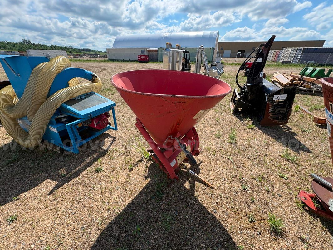 Cosmo P500 3-Point Hitch Centrifugal Fertilizer Spreader