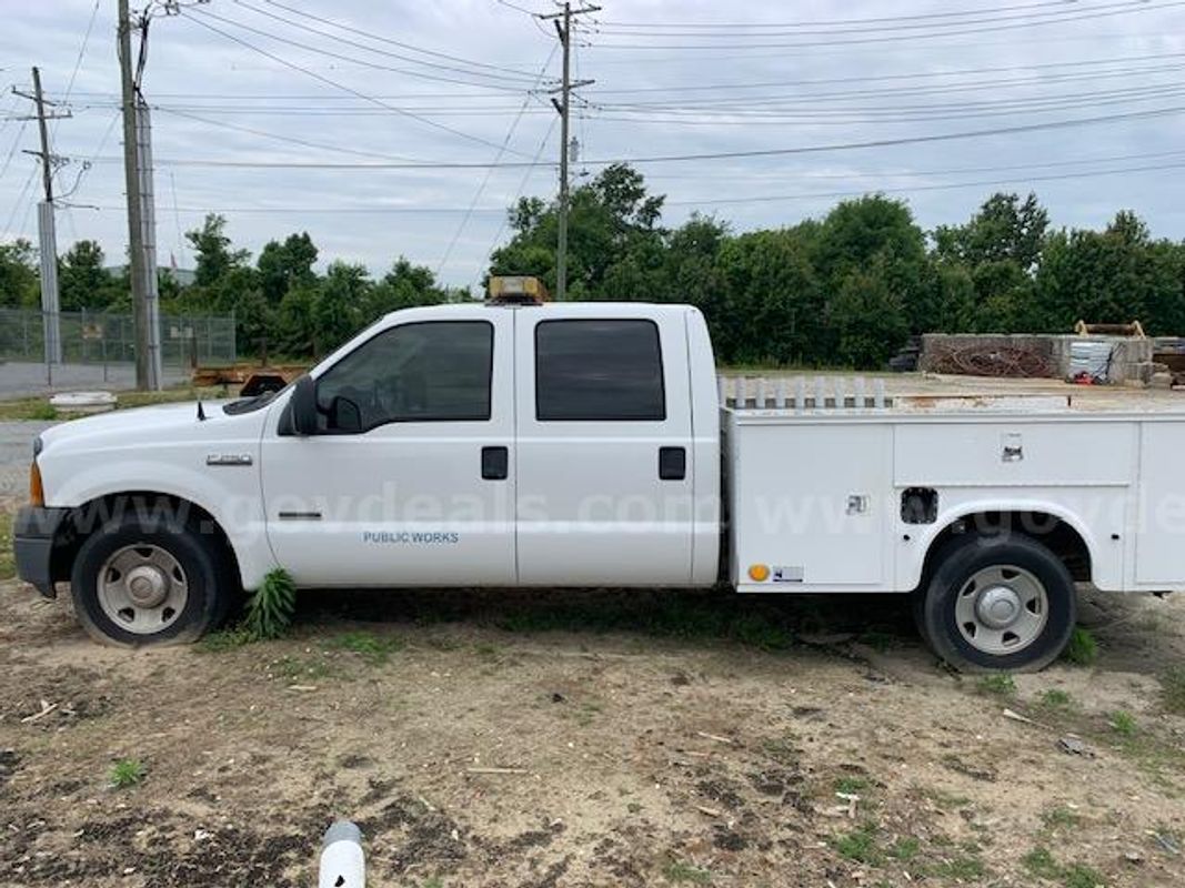 2007 Ford F-250 SD Lariat Crew Cab 2WD