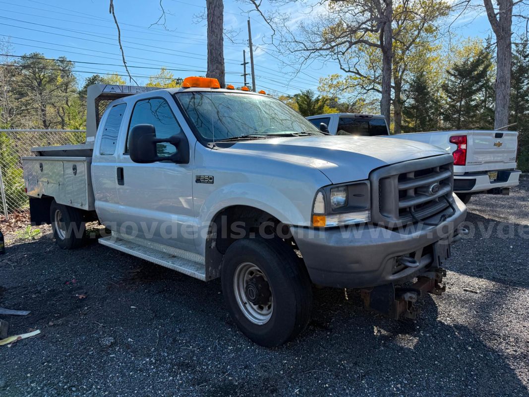 2004 Ford F-250 SD XL SuperCab Long Bed 4WD