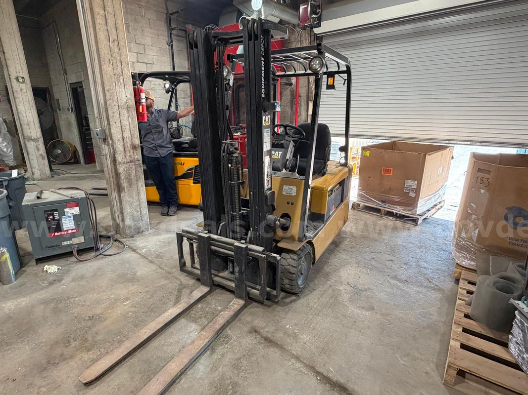 CAT EP20KT Electric Forklift