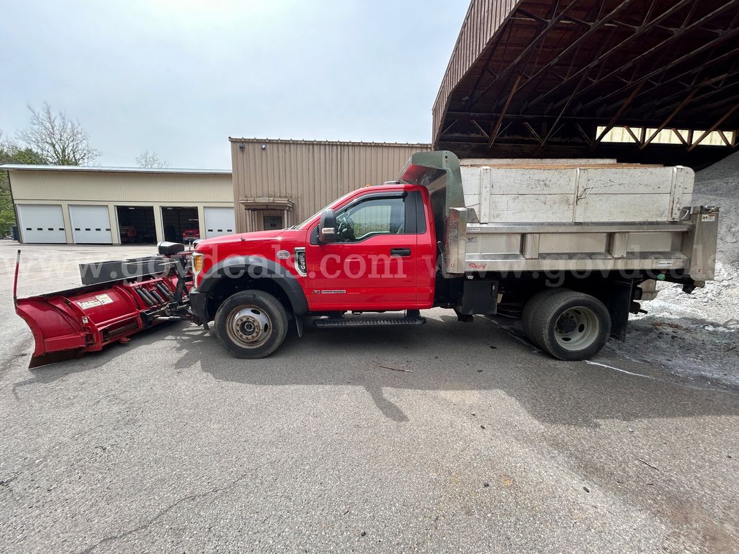 2017 Ford F-550 w/ Plow & Salt Spreader  VIDEO!! LOW MILEAGE!!