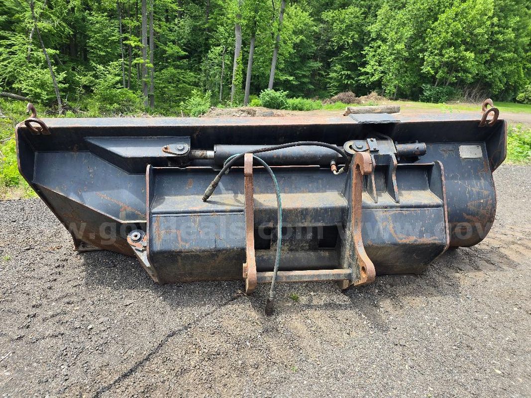 CAT side dump bucket - for CAT IT 420 Rubber tire backhoe