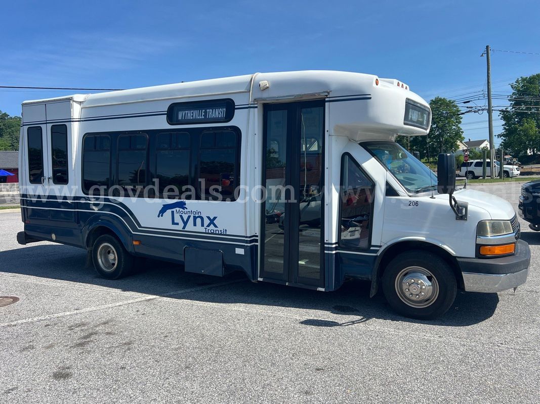 2014 Chevy 4500 17 passenger bus