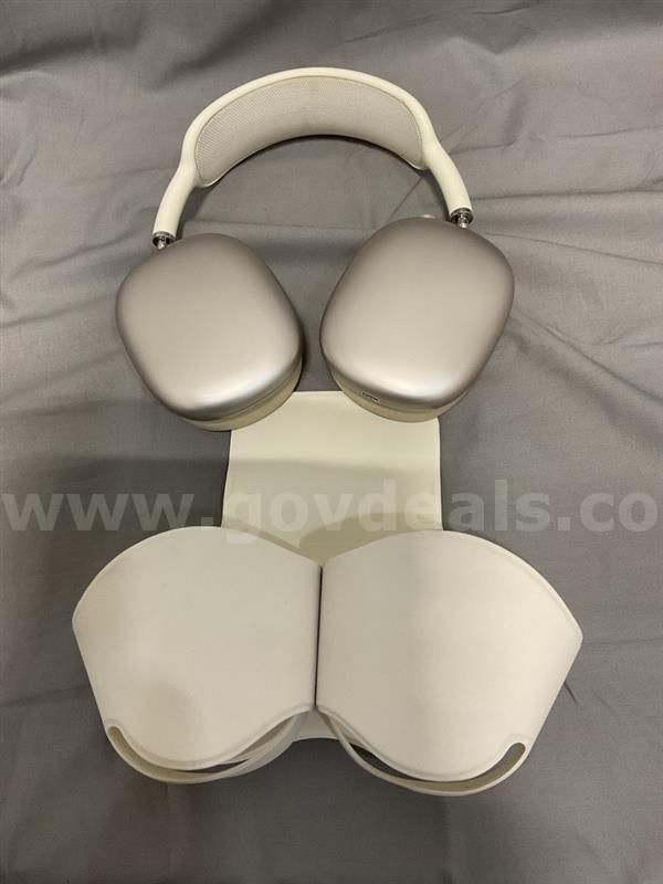 Lot of 8 Headphones