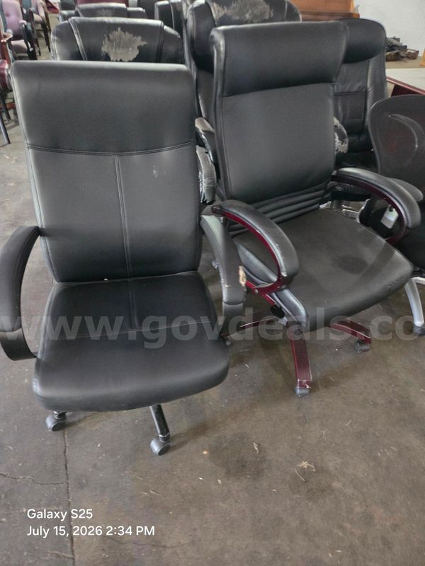 1 LOT 39 OFFICE CHAIRS WITH WHEELS