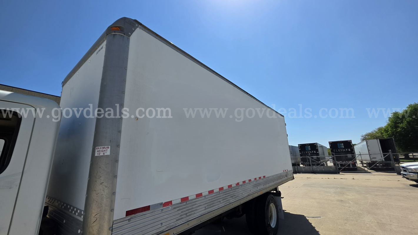2003 Supreme S/A Demountable Enclosed Trailer