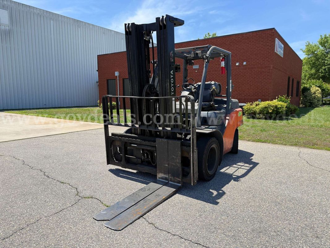 2018 Toyota 8FG40U Pneumatic Tire Forklift