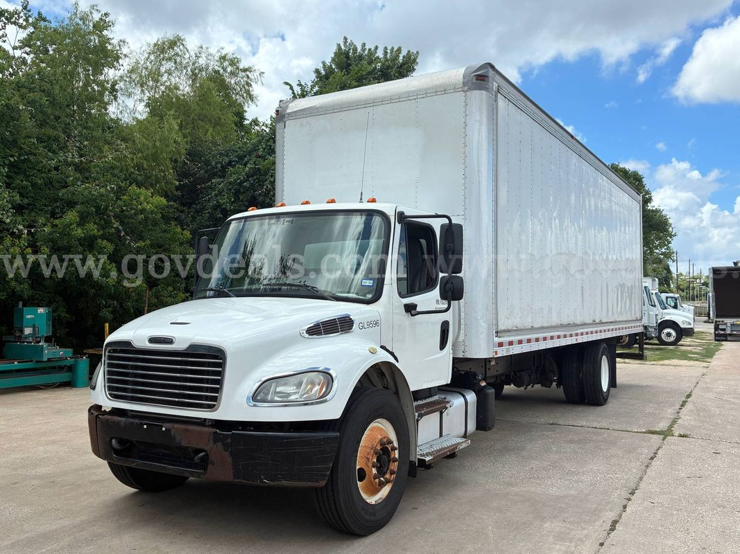 2015 Freightliner M2 106  S/A Box Truck
