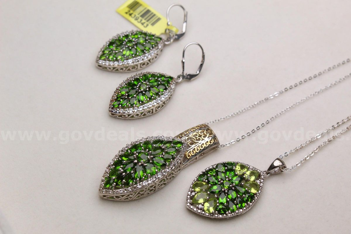Vintage Chrome Diopside & Peridot Gemstone Set - Pendant Necklaces and Earrings