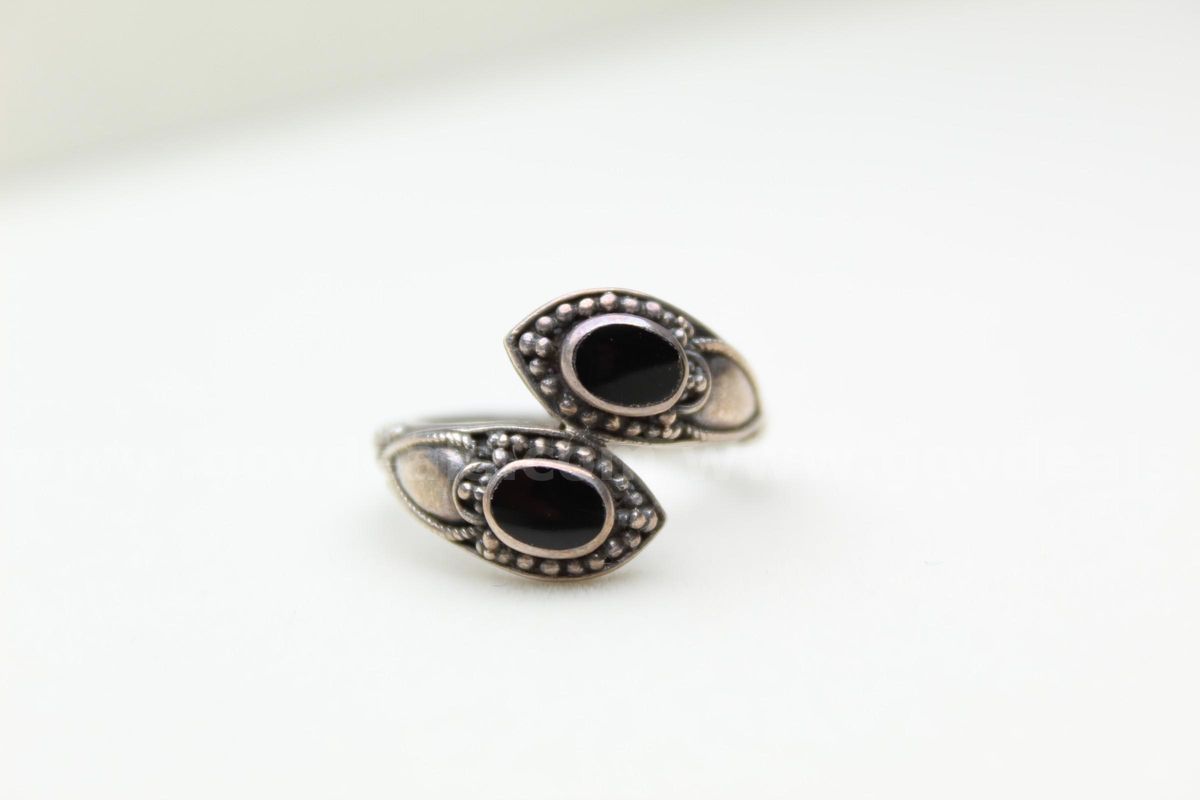 Vintage Sterling Silver Black Onyx Bypass Ring – Size 6.75