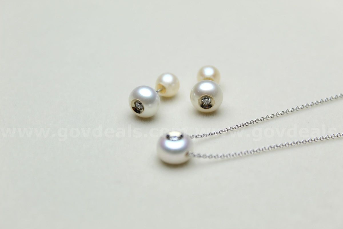 Galatea Diamond in a Pearl 14K Gold Necklace & Earring Set – Designer Jewelry