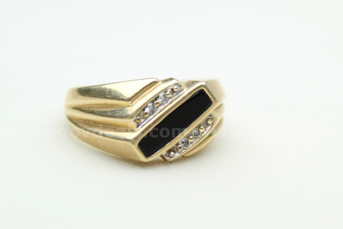 Vintage 10K Gold Diamond Onyx Ring - Size 10.5