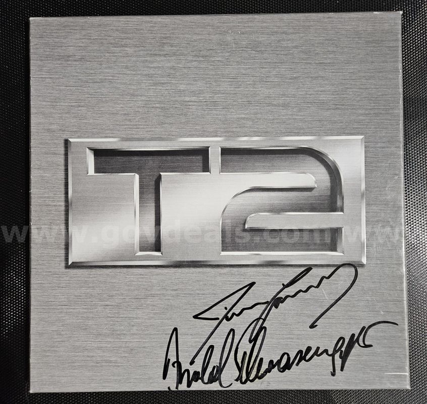 T2 Judgment Day Collector's LaserDisc Signed James Cameron Arnold Schwarzenegger