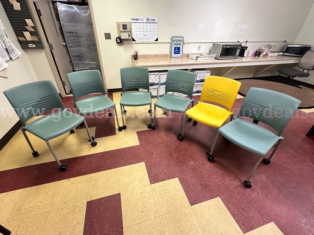 Selling 6 (six) hard plastic rolling chairs.