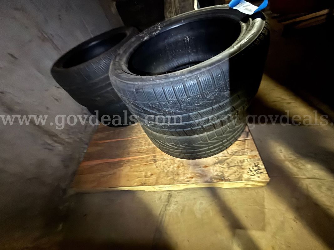 Tires – 285/35R20 – Group of 4