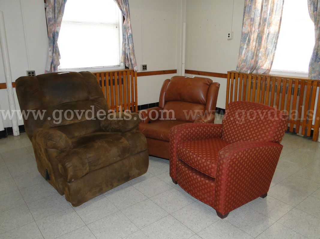 Recliners – Assorted Colors (Cloth/Vinyl) (Qty: 3)