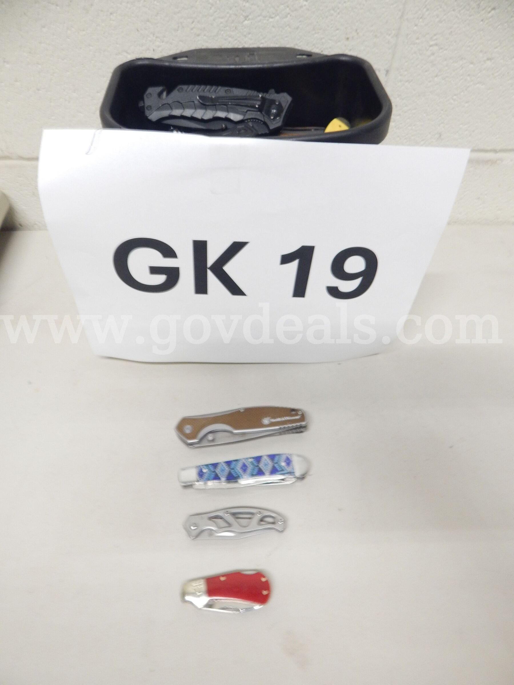 Lot GK19 (1) Bin of Misc. Knives