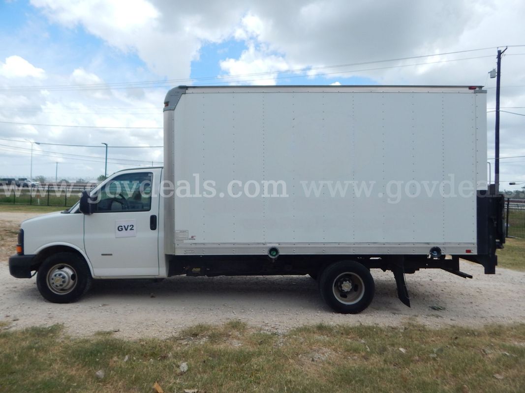 Lot GV2 - 2014 Chevrolet Express Box Truck 6.6L V8 DURAMAX TURBO DIESEL