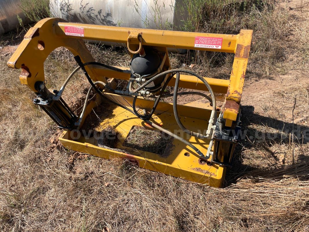 Walk' n' Roll Rear Attachment that fits on Caterpillar 140M Motor Grader
