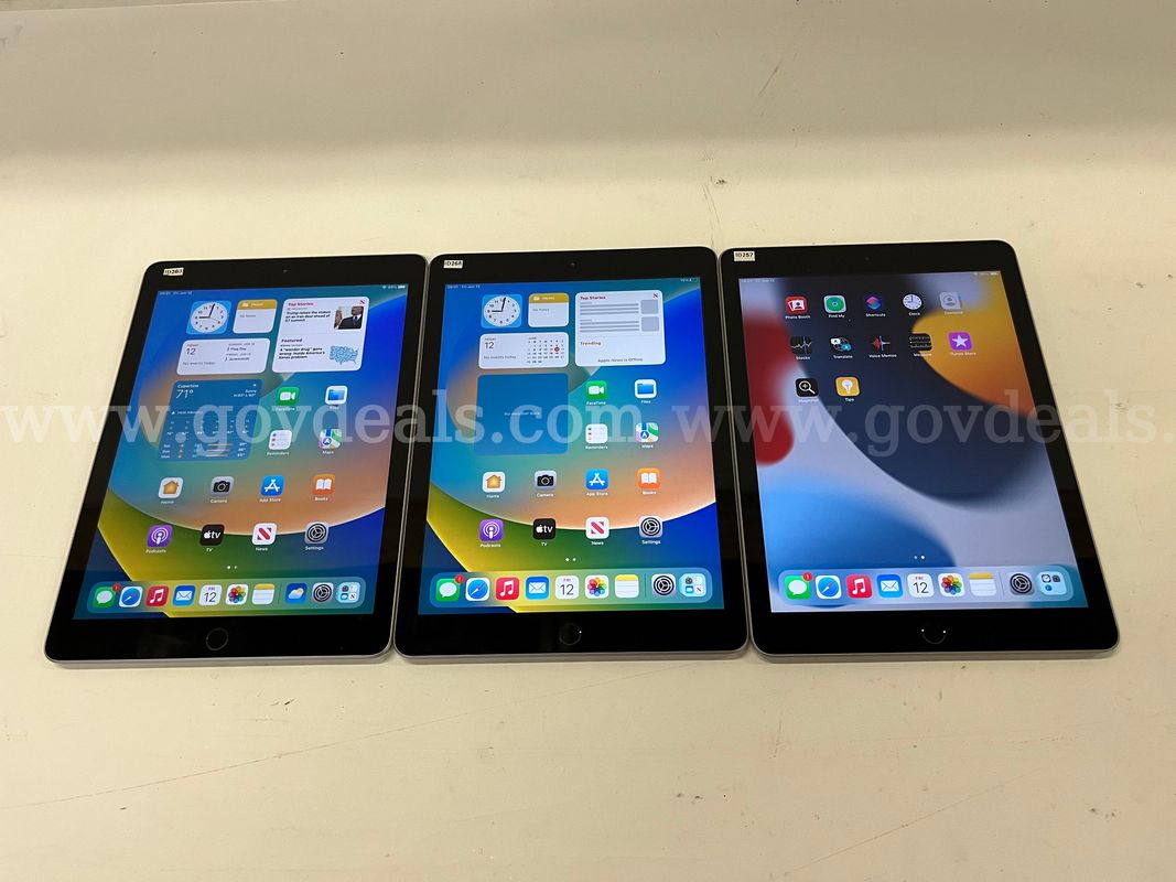 Lot of (3) Apple iPad 5th Generation Tablets – 32GB / 128GB – Reset & Activated – Ready for Use