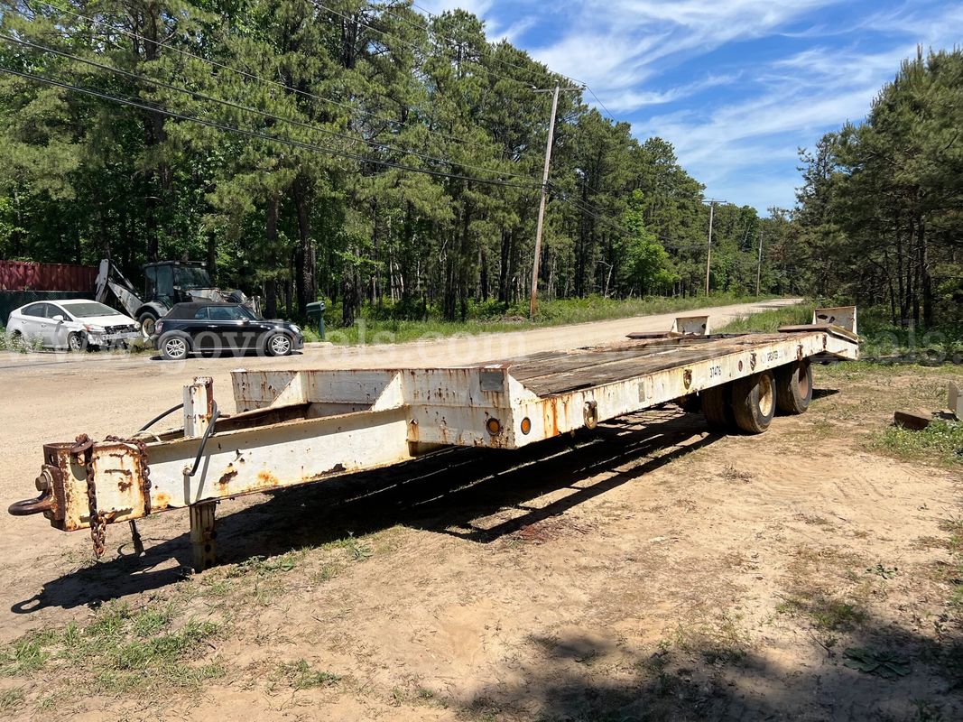 EAGER BEAVER TRAILER With ramps