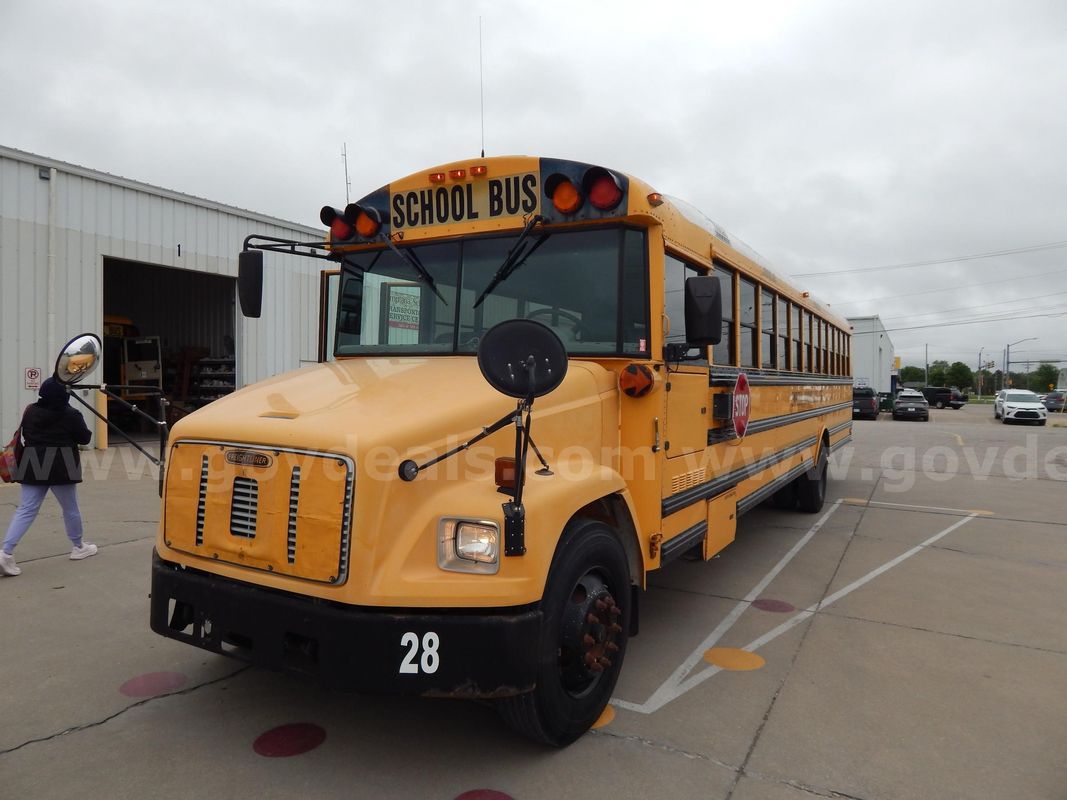 2005 Freightliner FS65