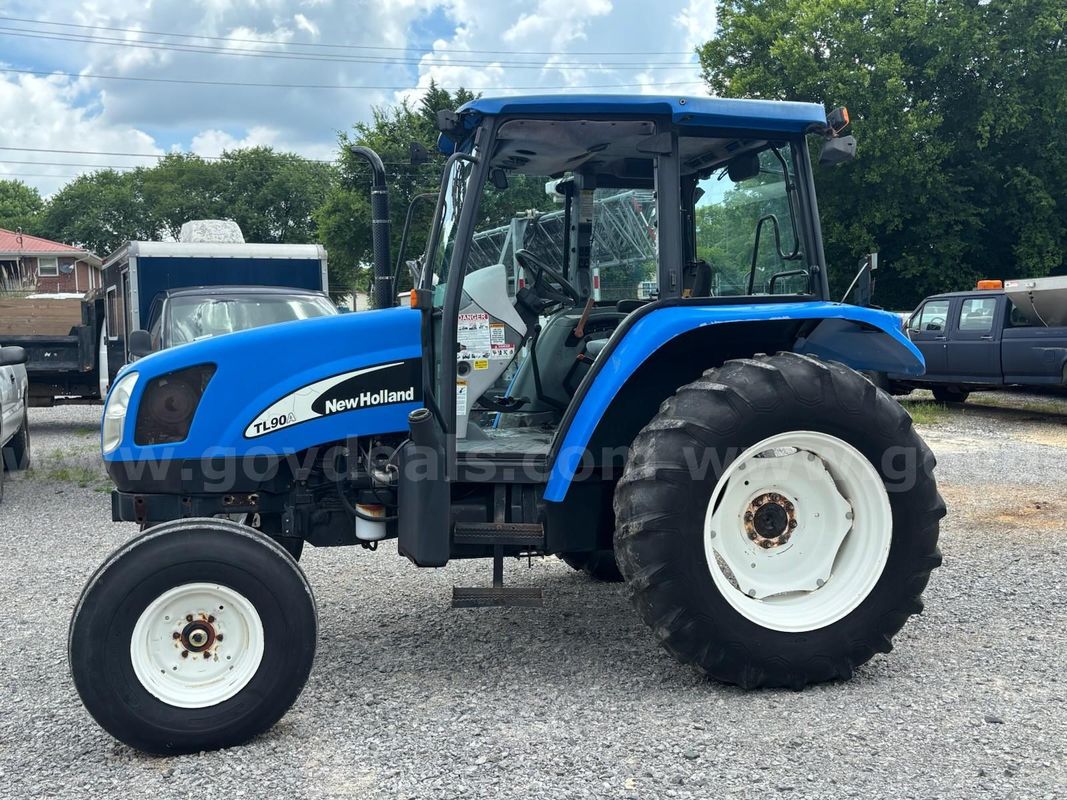 2004 New Holland TL90A Tractor