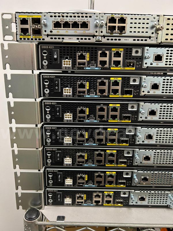 Cisco Routers 7x ISR4321, 1x ISR4331