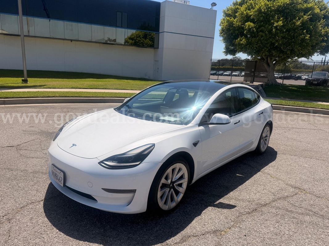 2022 Tesla Model 3 Standard Range Plus