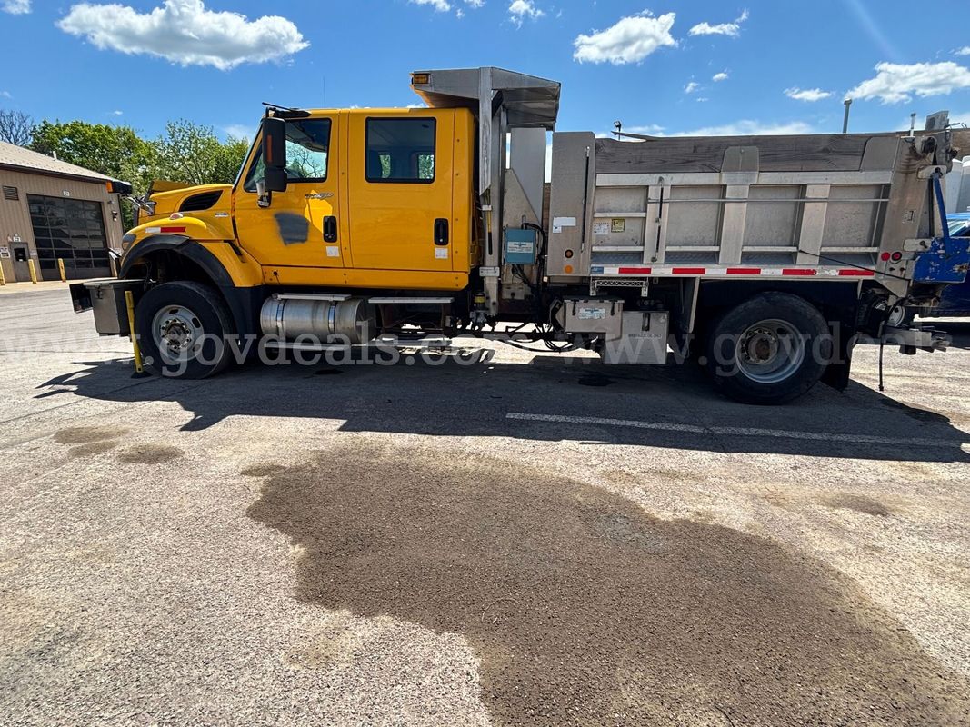 2011 International 7400 Dump Truck (Non-Running)