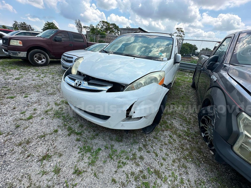 Toyota Sienna Limited.