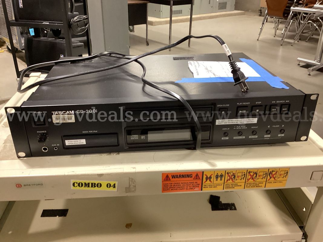 Tascam CD-200i Rackmount CD Player with iPod Dock – Working Condition