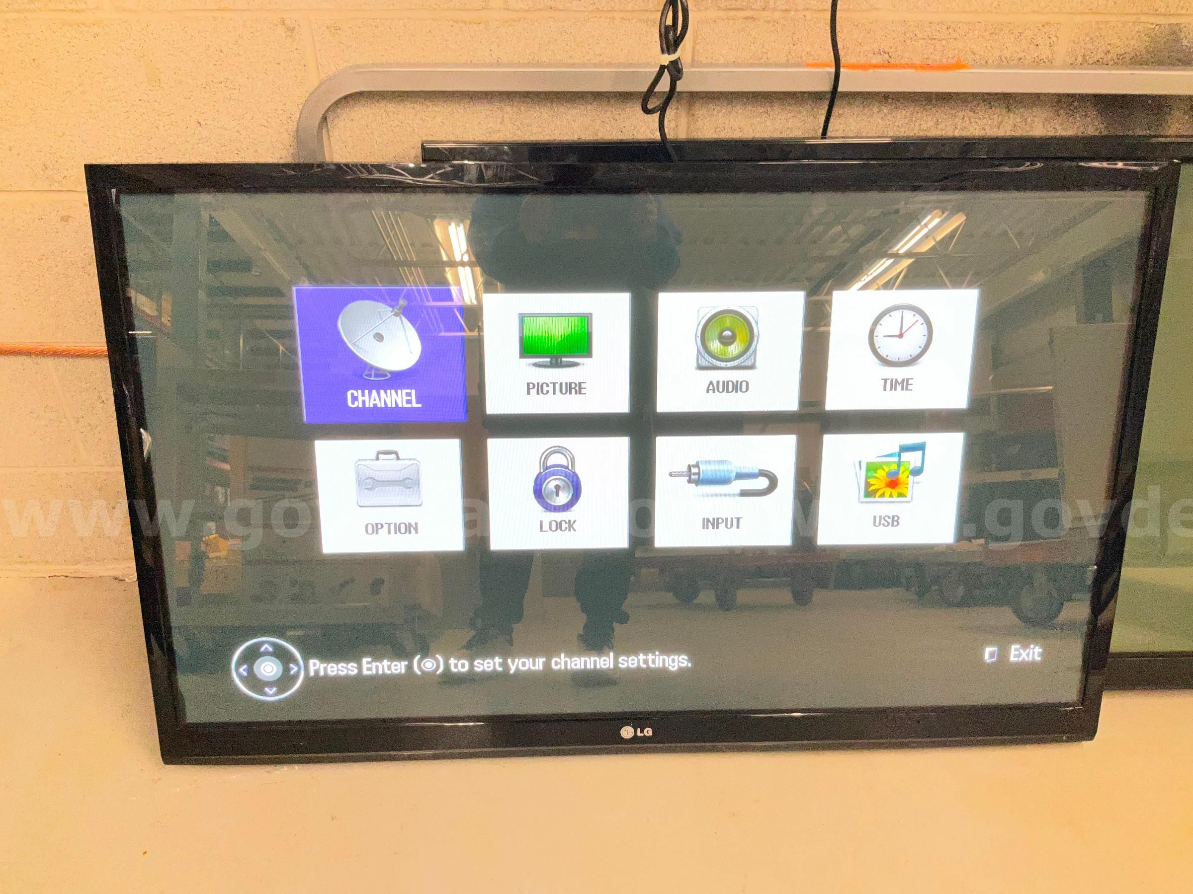 LG 50" Plasma TV - 50PJ350C No Remote