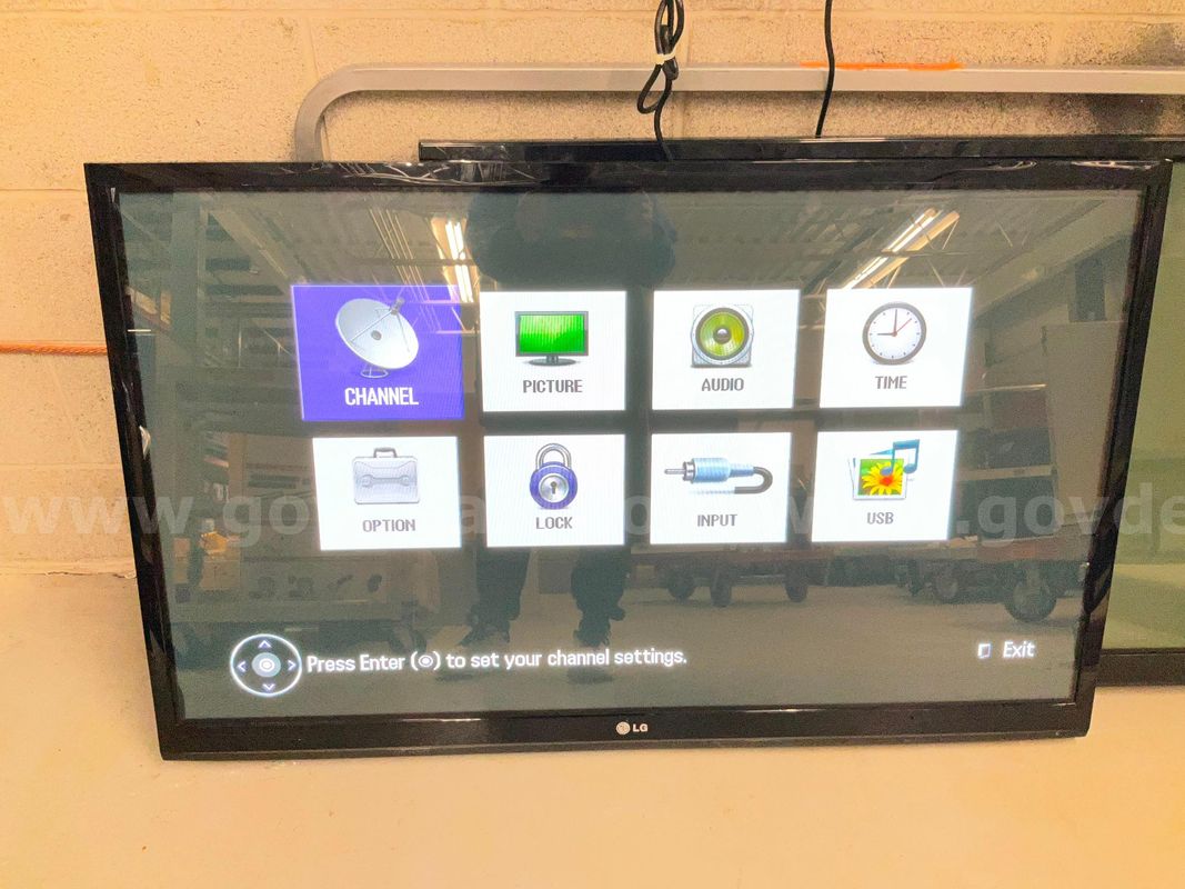 LG 50" Plasma TV - 50PJ350C No Remote