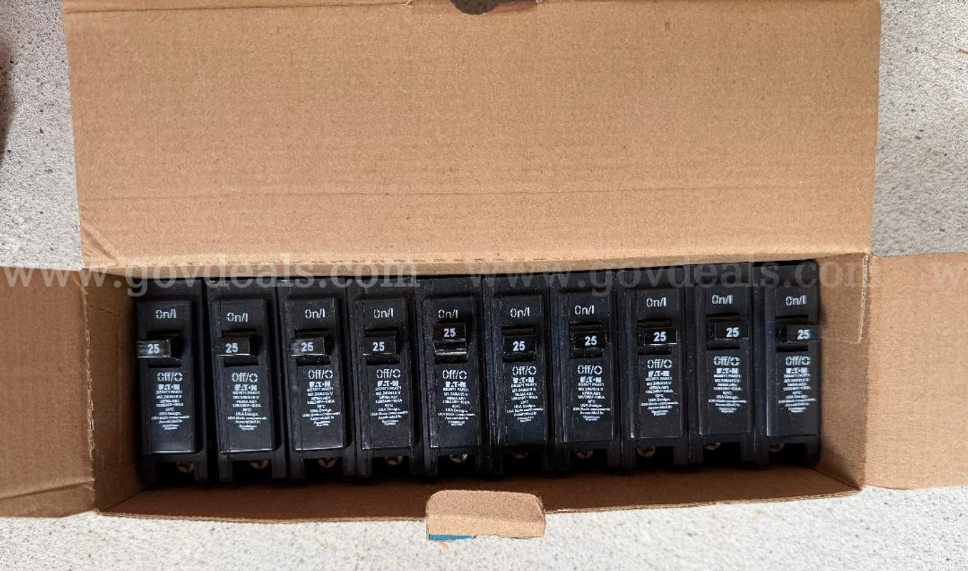 (10) New Circuit Breakers Eaton 25 Amp Quicklag Circuit Breakers 120 Vac 1 Pole Hqp1025r3 Nib *Will Ship*