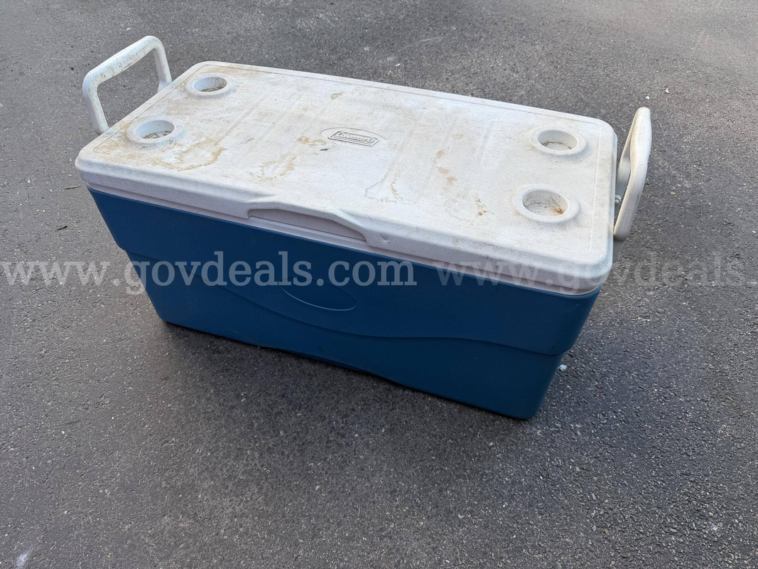 COLEMANS COOLER JUMBO SIZE WITH 2 HANDLES SIZE 37" x 19" x 18"
