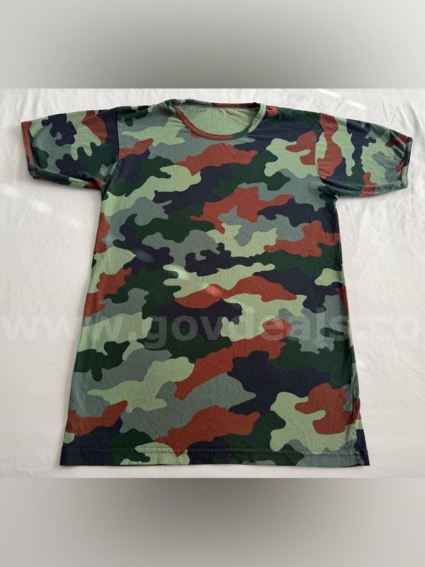 Military Style Men'S Camouflage T-Shirt Multicolor/Tan-Green Size Medium *Will Ship*