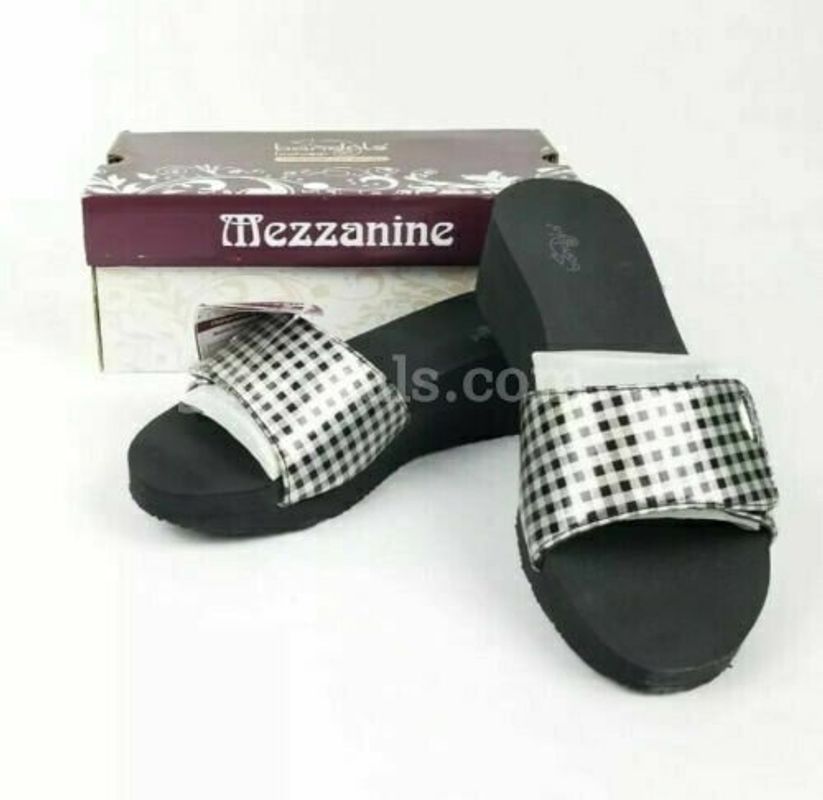 Bandals Mezzanine Women's Sandals US Size 7 Color Black BRAND NEW WITH BOX *WILL SHIP*