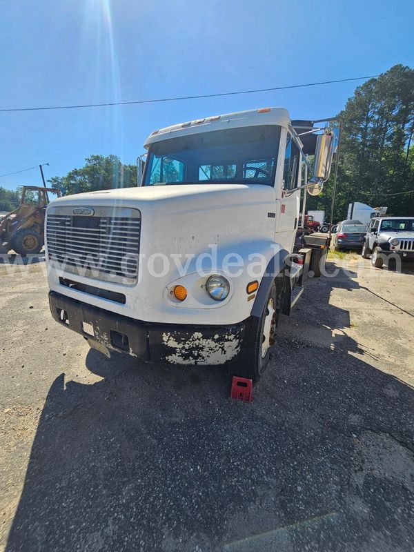 2002 Freightliner FL112