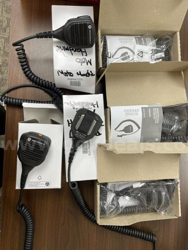 Lot of 6 Motorola Noise Canceling Remote Speaker Microphones, IP54