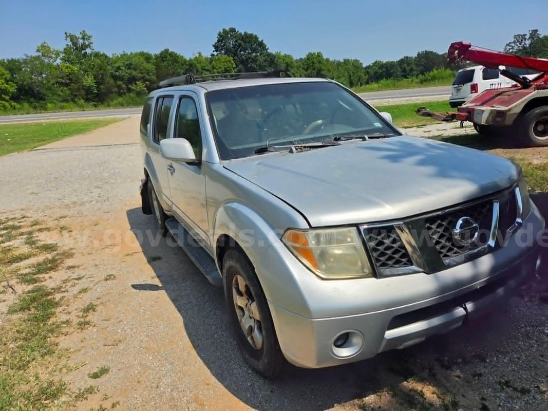 2005 Nissan Pathfinder LE 4WD