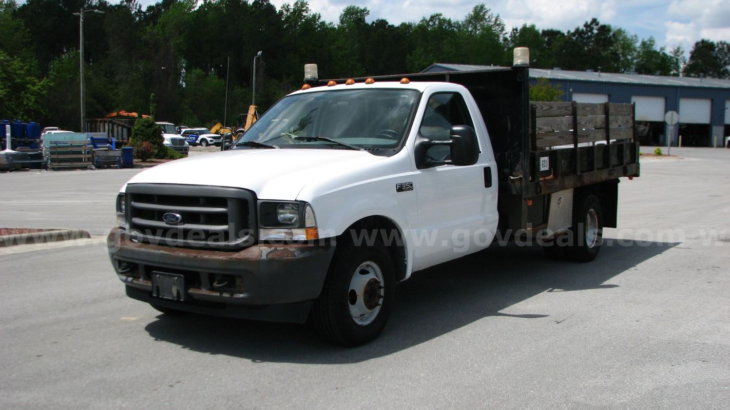 Ford F-350 Single Axle Reg Cab Dump Truck