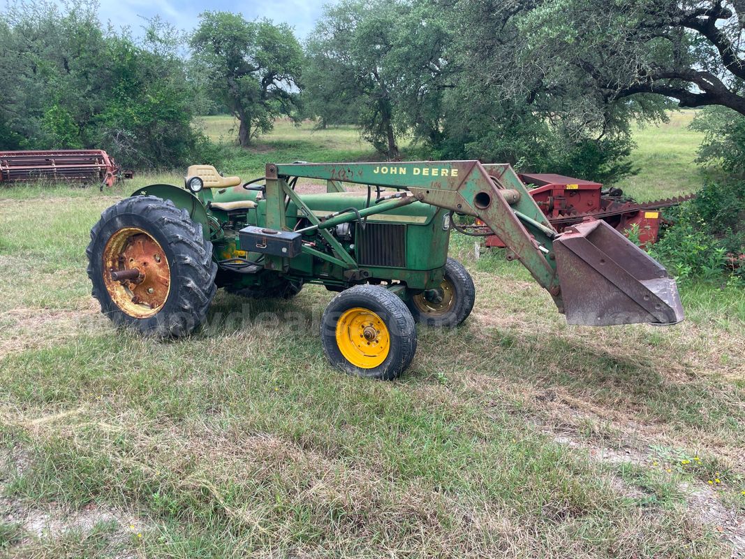 John Deere 1020 Tractor With Loader