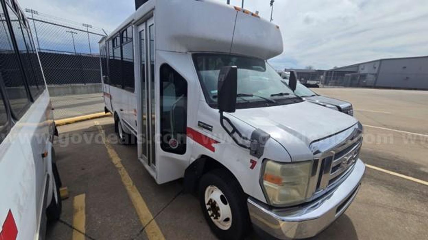 2010 Ford E350 Cutaway Van
